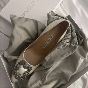 NWT Manolo Blahnik Hangisi White Satin Pump
